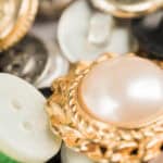 Von Edelsteinen bis Perlen: Die Materialvielfalt bei Diemer Schmuck