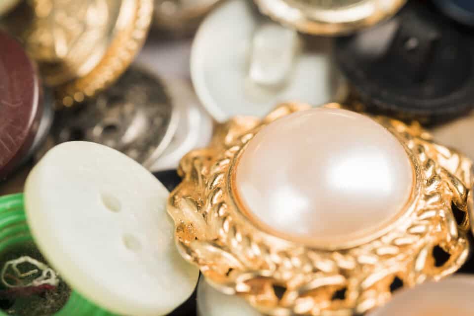 Von Edelsteinen bis Perlen: Die Materialvielfalt bei Diemer Schmuck
